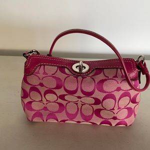 Coach wristlet - Pink
